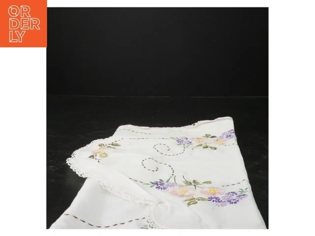 Billede 2 - Bordløber med blomsterbroderi (str. 90x39 cm)