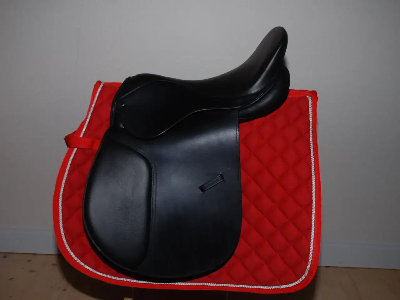 Billede 1 - Nye 17" Close Contact Sadel