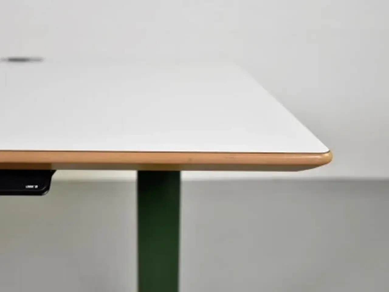 Billede 6 - Hæve-/sænkebord fra duba b8 med hvid plade og grønt stel