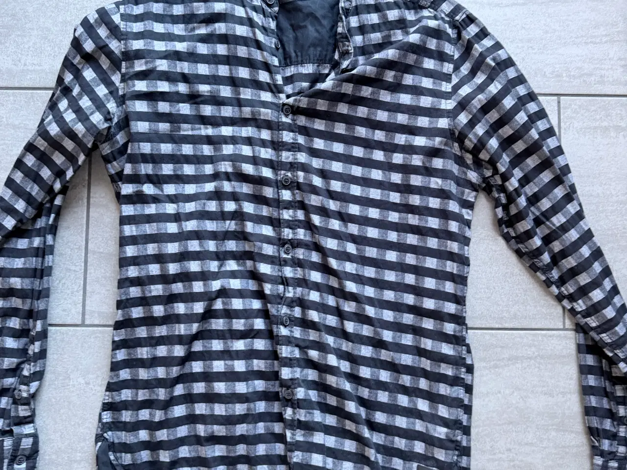 Billede 1 - Isolid Skjorte, ternet, grå, sort, str. M