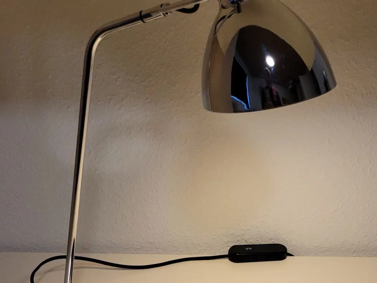 Billede 2 - Skrivebordslampe i krom med indbygget lysdæmper