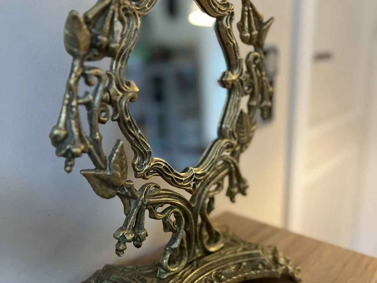 Billede 3 - Smukt antikt messing bordspejl