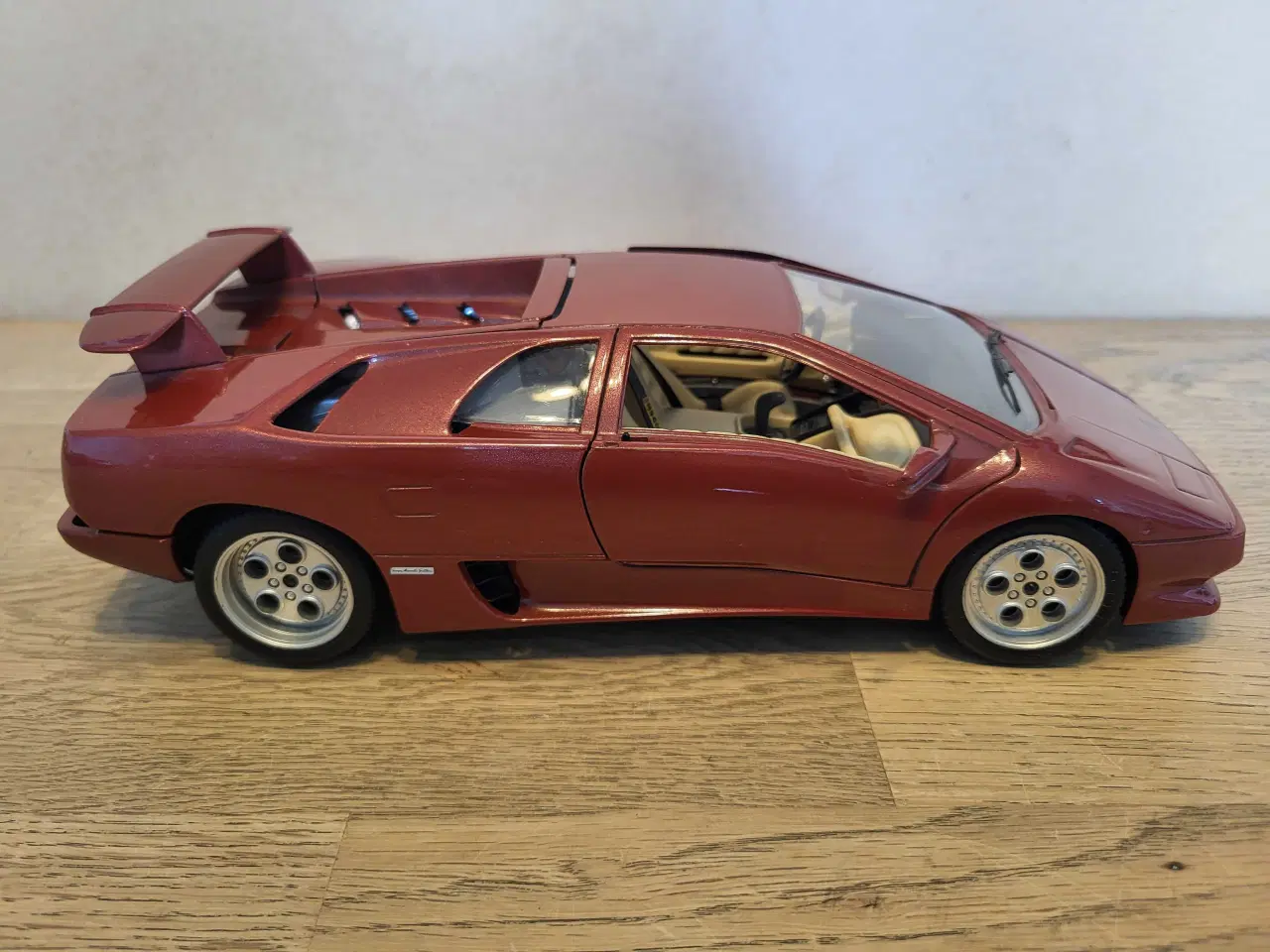 Billede 2 - Modelbil: Lamborghini Diablo 1990.  Skala 1/18.