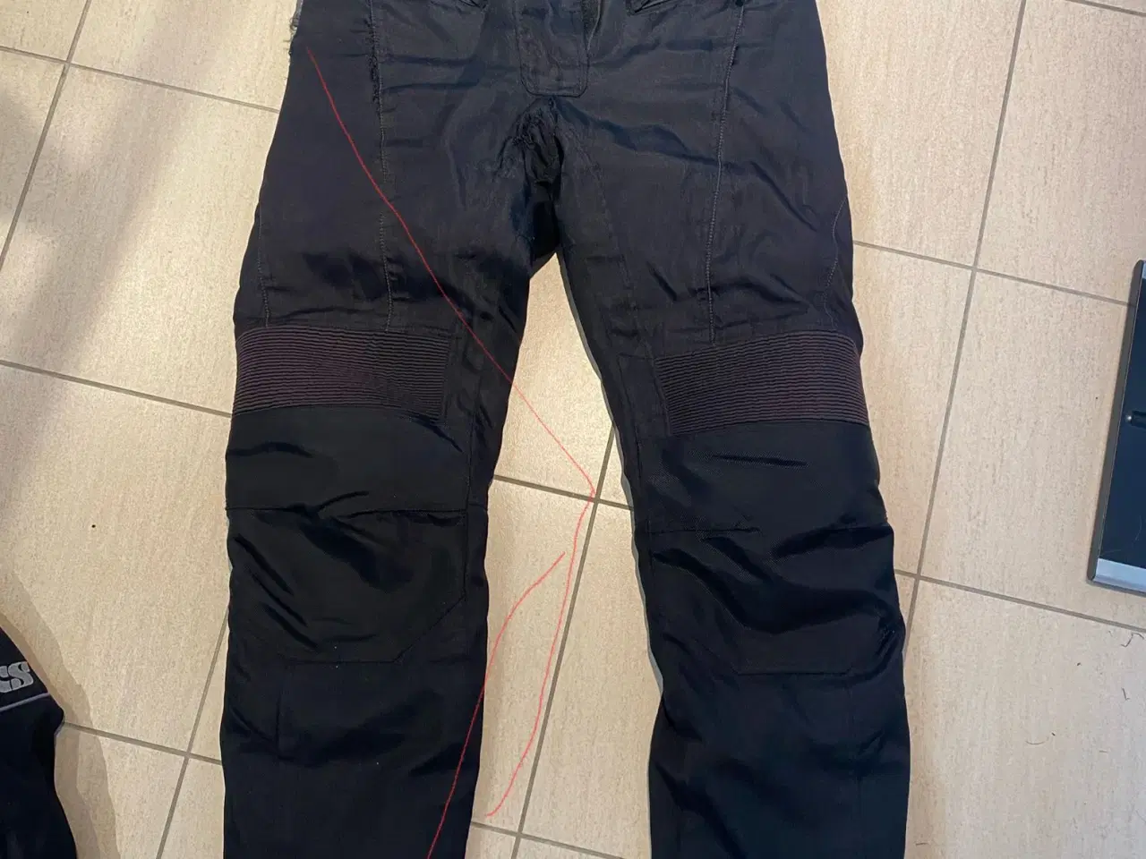 Billede 4 - Tøj, tanktaske, børne hjelm, 2 styks intercom. mm.