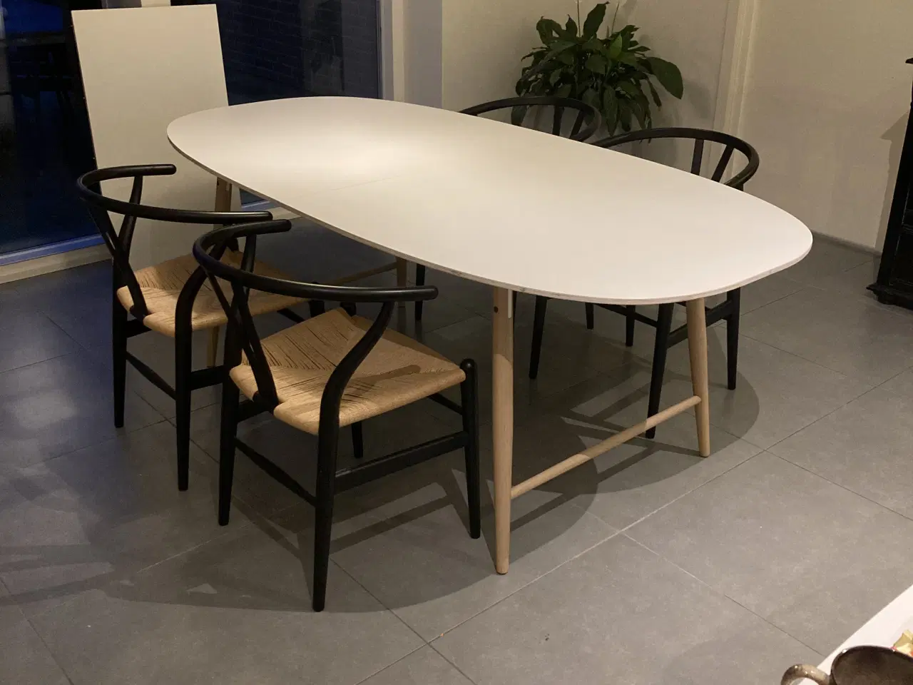 Billede 3 - Spisebord Helt nyt - laminat - uåbnet original emb