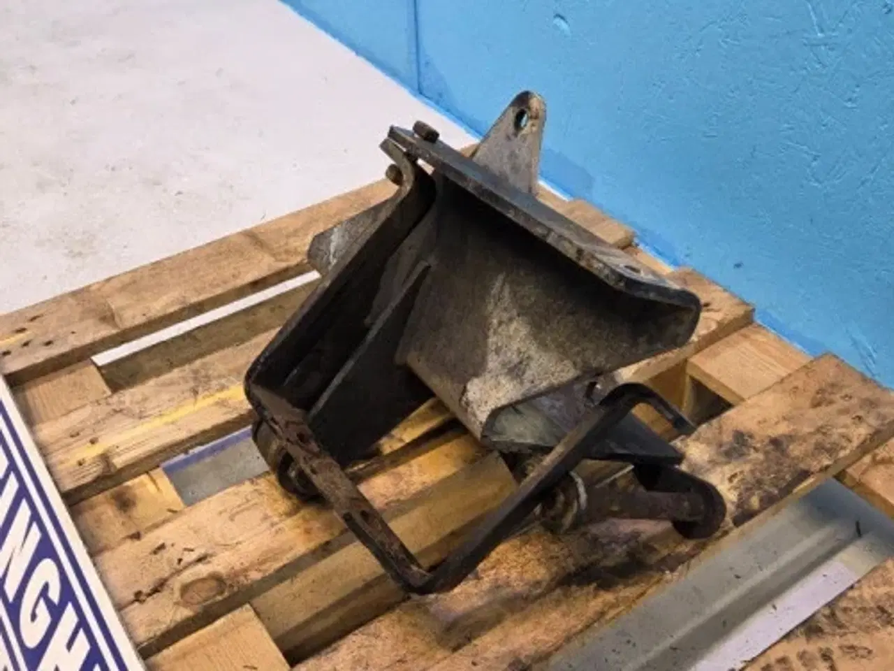 Billede 8 - New Holland TM165 Beslag L.  82018502