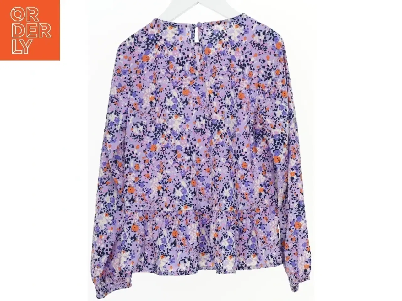 Billede 2 - Langærmet bluse med blomsterprint fra Name It (str. 122)