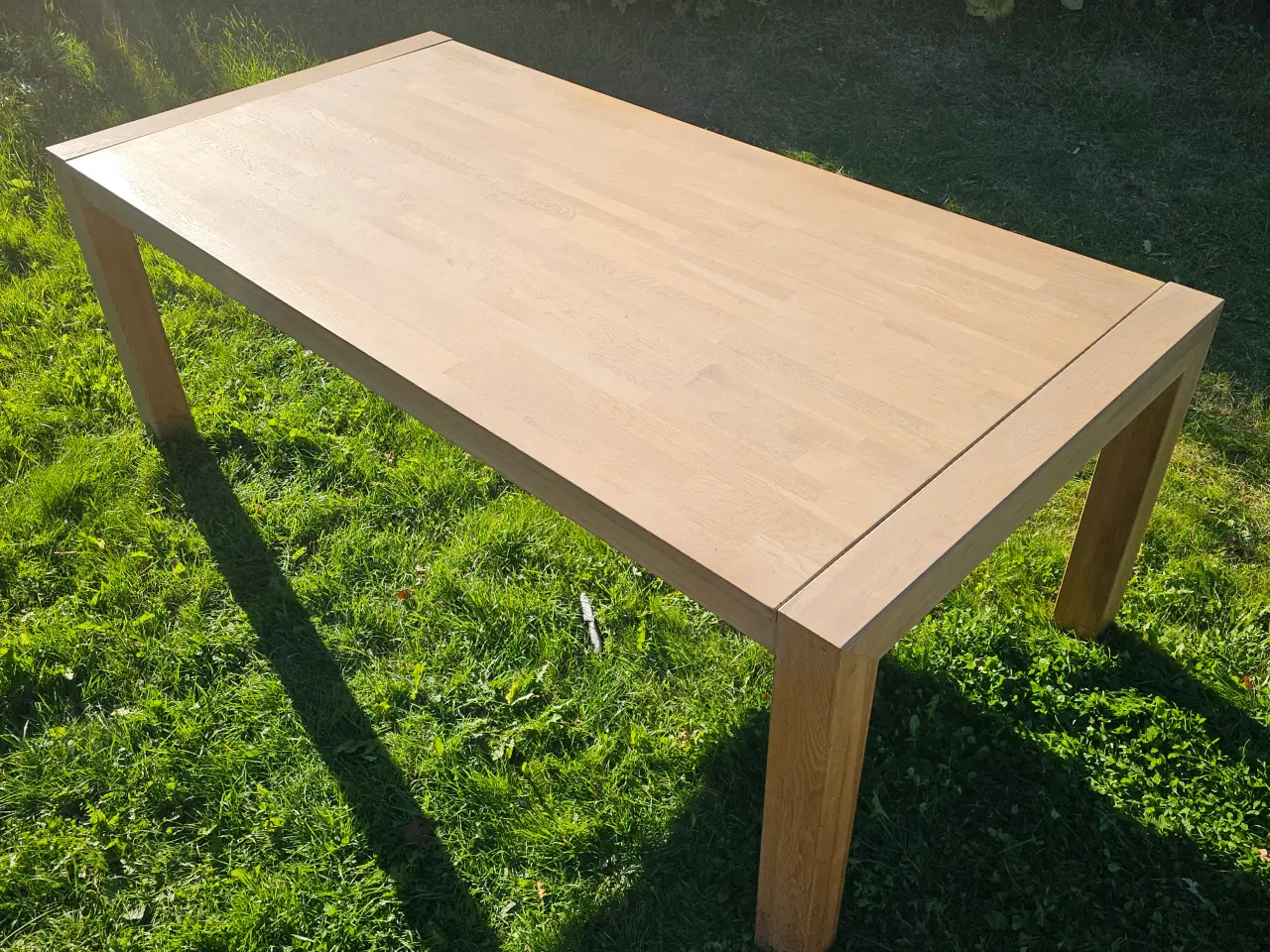 Billede 3 - Stort Spisebord af Egetræ – God Stand
