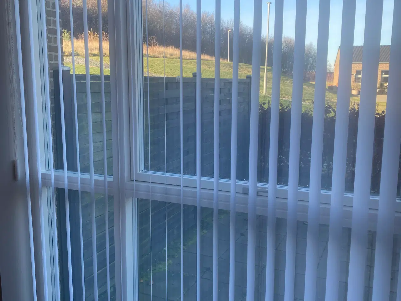 Billede 2 - 4 stk. lamelgardiner i farven hvid