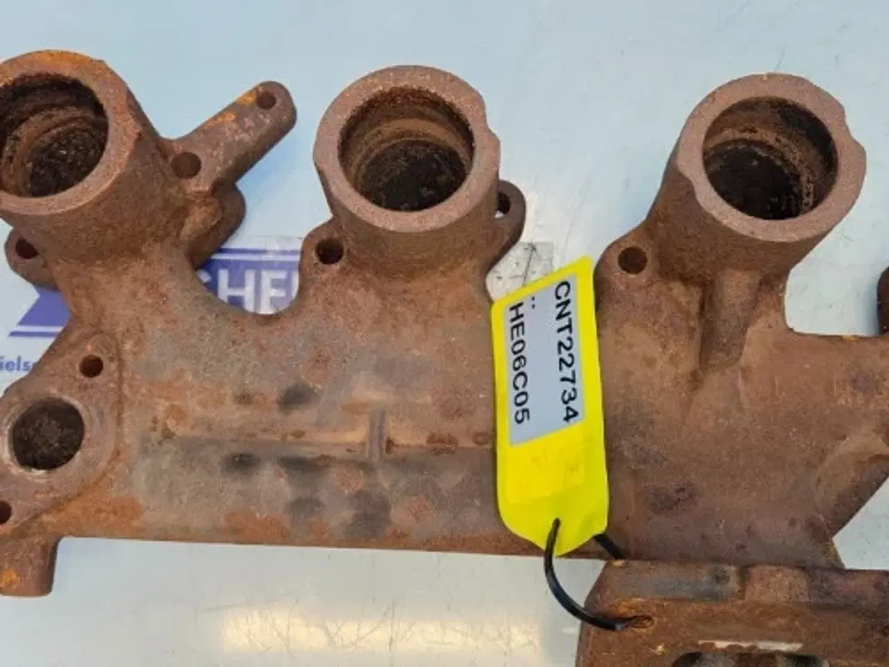 Billede 3 - John Deere  6068   Manifold   R521308