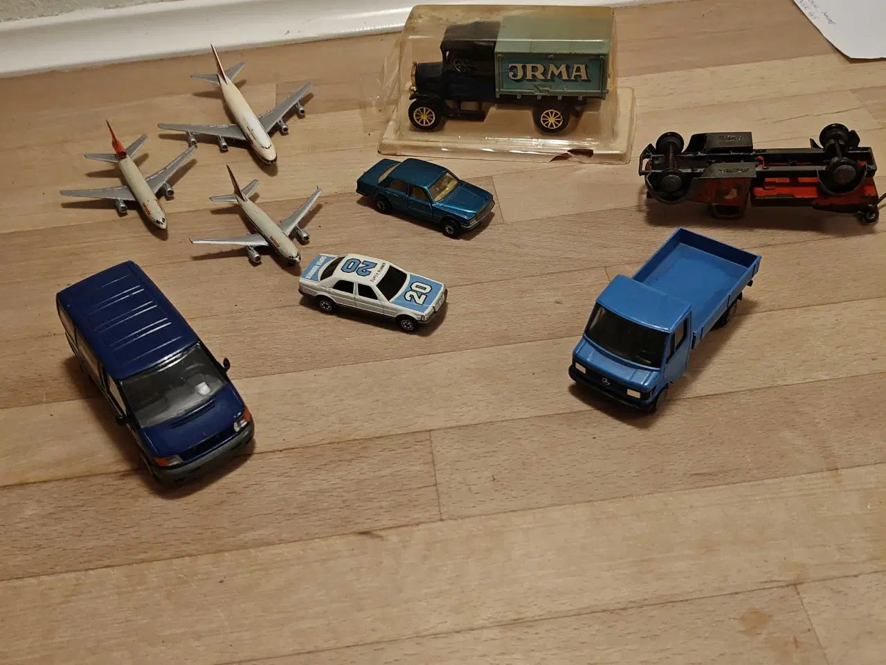 Billede 11 - Legetøjsbiler og flyver