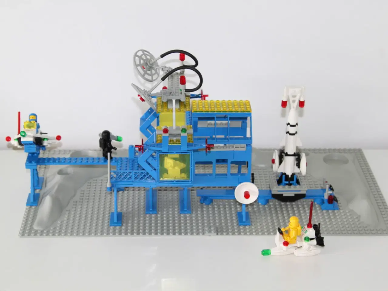 Billede 1 - LEGO SPACE 6971 Inter-Galactic Command Base