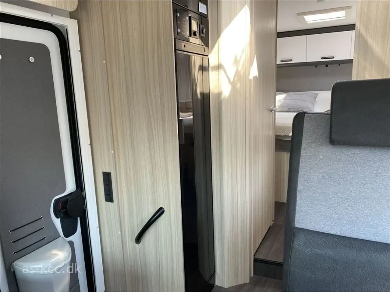 Billede 22 - 2021 - Sun Living S 75 SC   Sunl Living Autocamper med  fritstående dobbeltseng