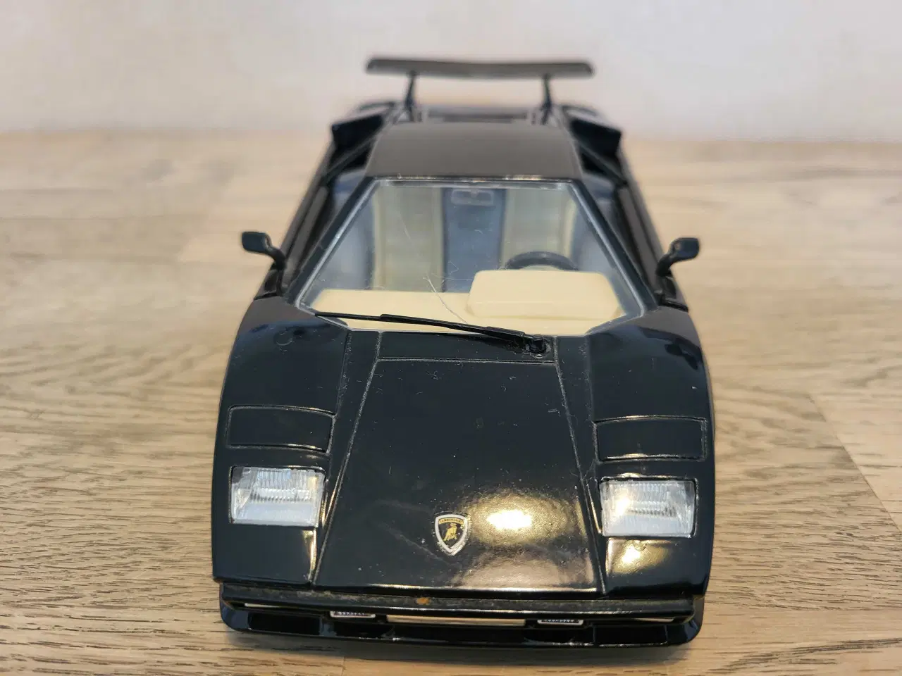 Billede 6 - Modelbil: Lamborghini Countach 1988.  Skala 1:24