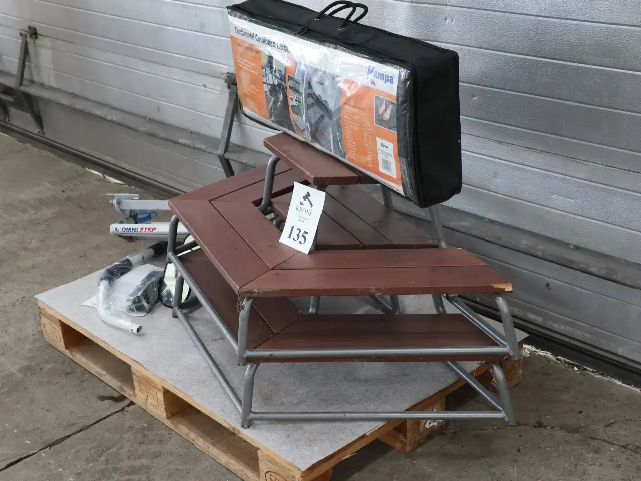 Billede 2 - 2 Stk Penta trappetrin, Kampa gulv, gelænder mm...