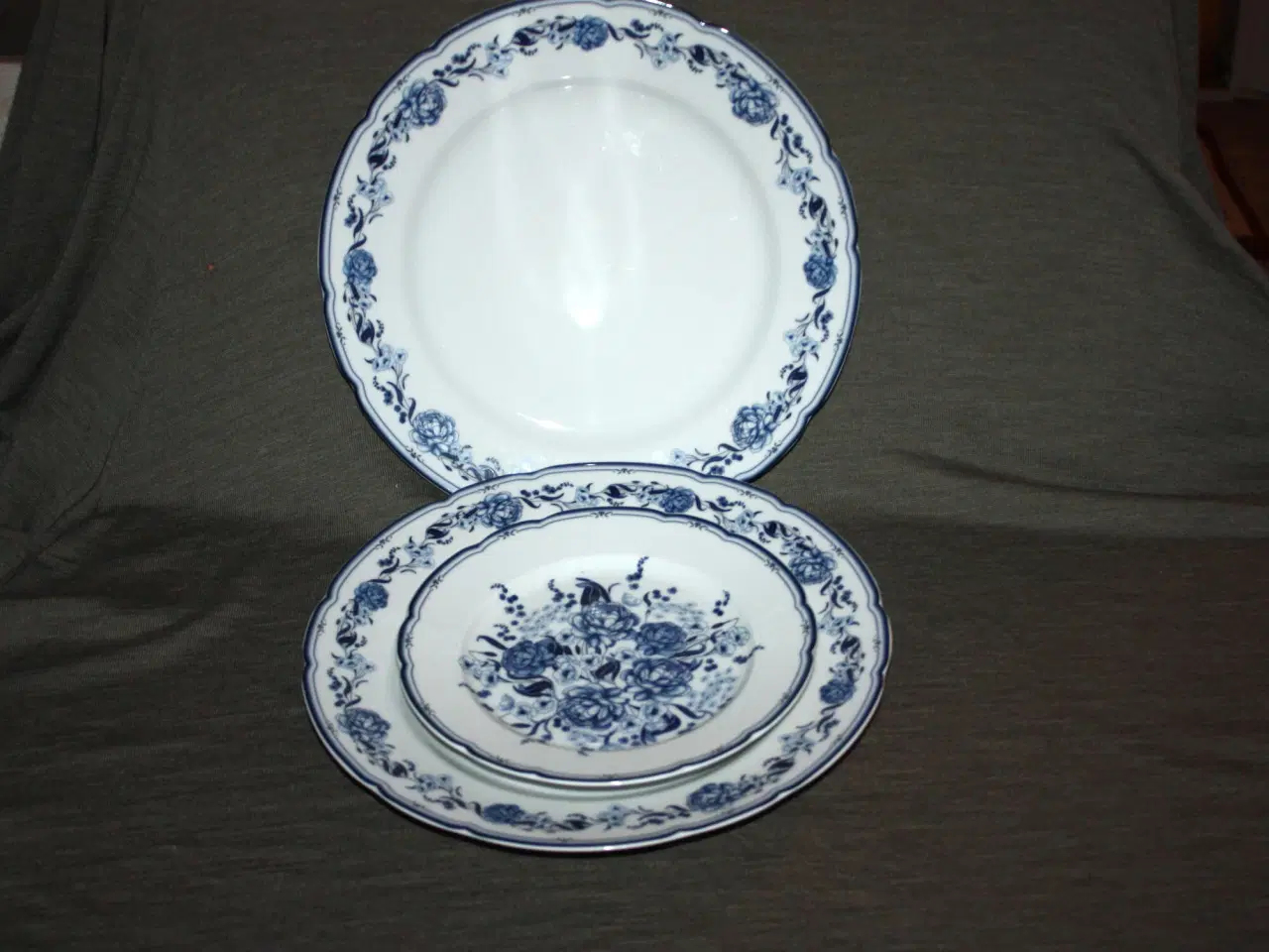 Billede 1 - Firkløveren tallerken diam. 19 cm og 26,5 cm