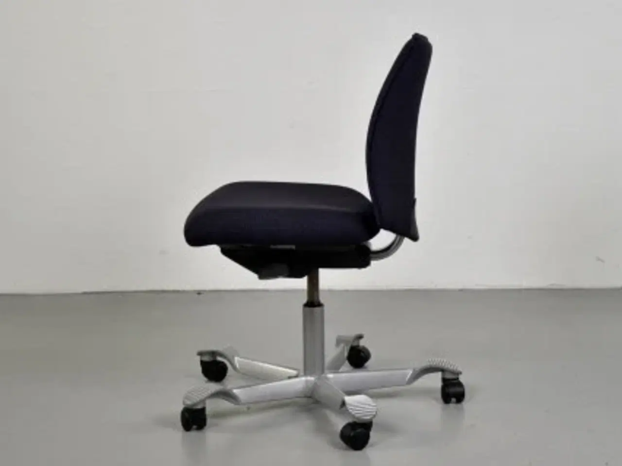 Billede 4 - Häg h05 5200 kontorstol med sort/blå polster og grå stel