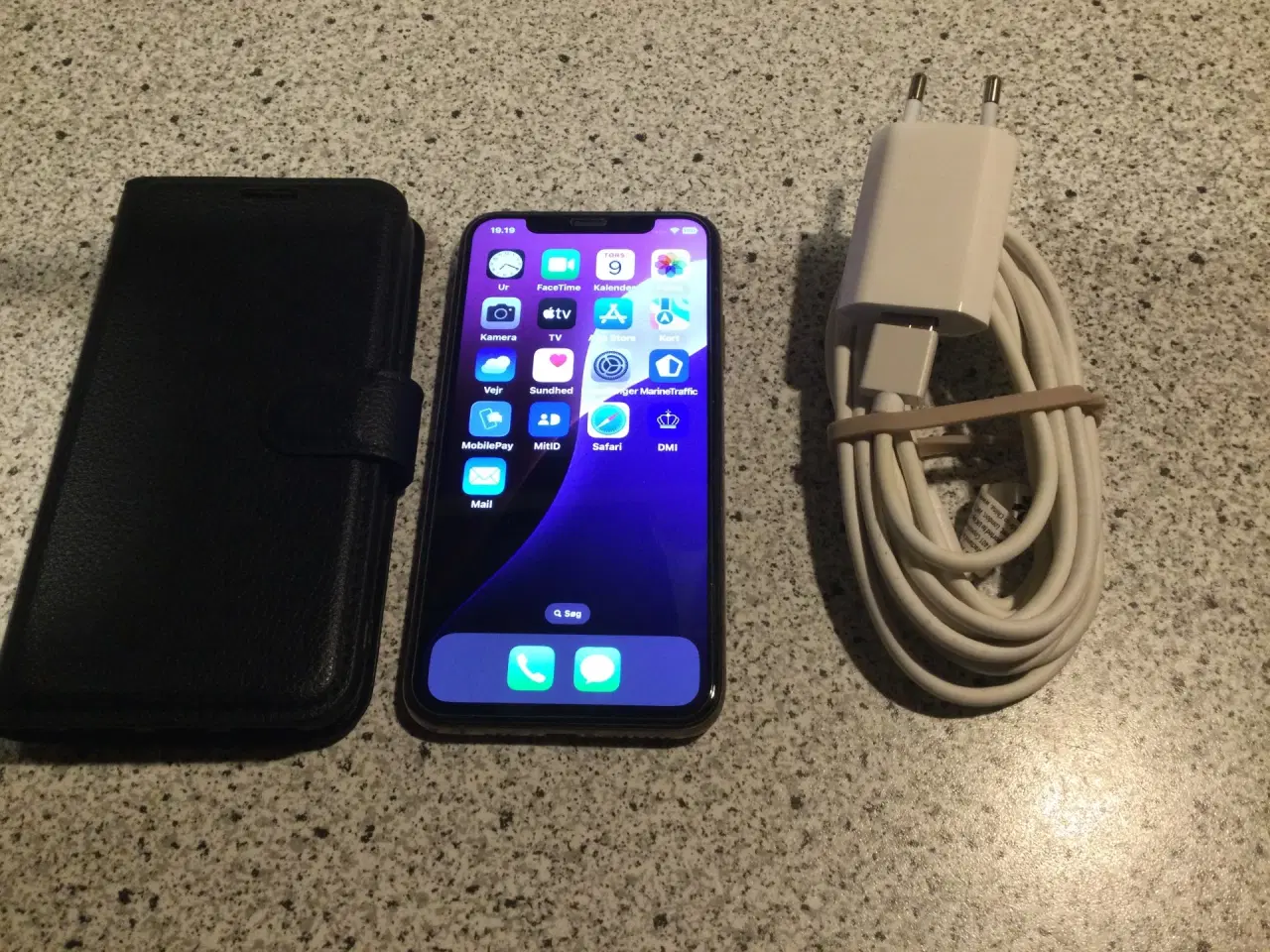 Billede 1 - Iphone xs- med cover + panserglas + lader