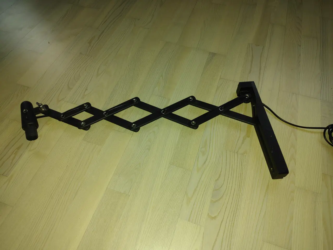 Billede 2 - Flot sortmalet sakselampe