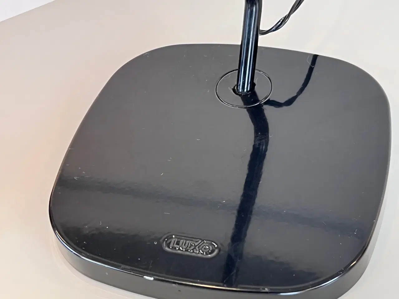 Billede 5 - Luxo Trace bordlampe med USB lader i sort - Fabriksny