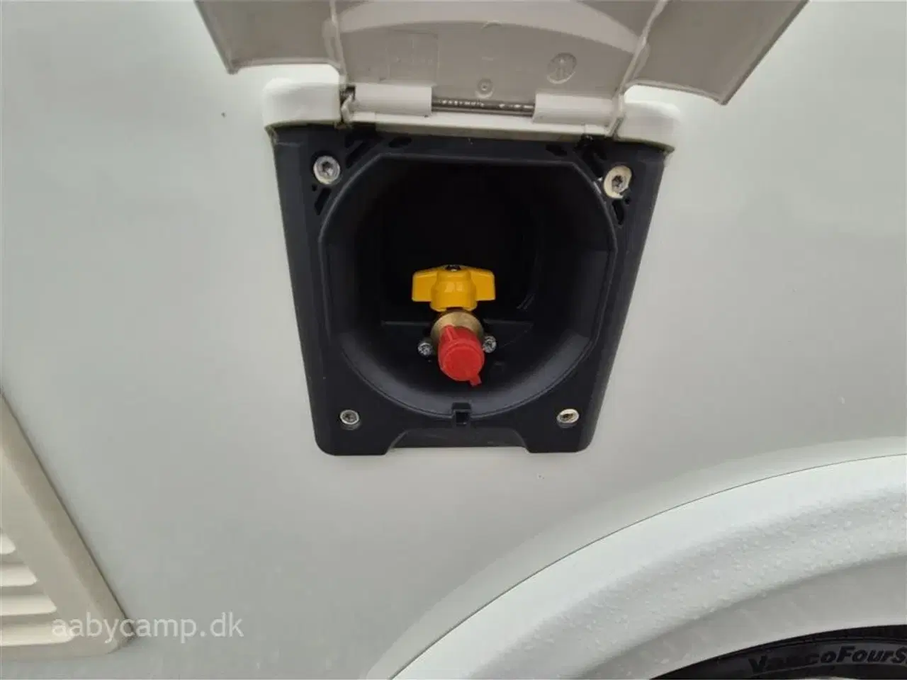 Billede 22 - 2020 - Benimar Tessoro 483   Nk pakke. Automatgear. solceller. Lithium batteri. inverter. maxxfan. Duo control. Markise. helårsdæk. undervognsbehandlet