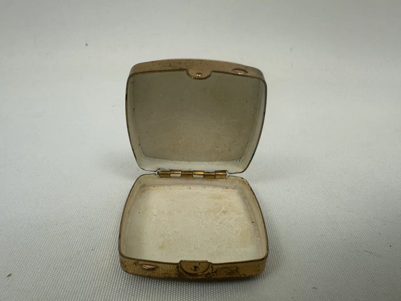 Billede 7 - Antik / vintage pilleæske med perlemor