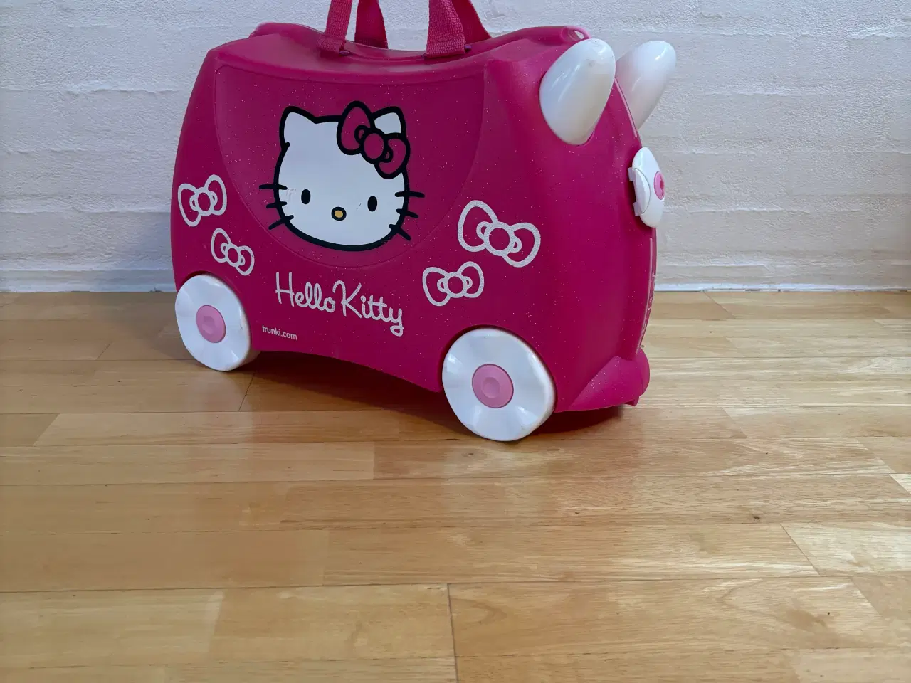 Billede 1 - Hello Kitty kuffert til børn