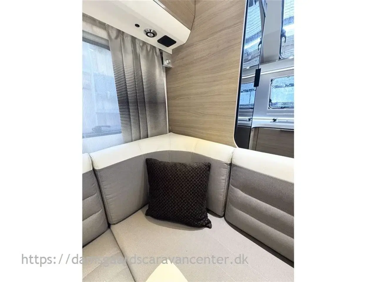 Billede 5 - 2017 - Adria Adora 613 HT   Enkeltsenge-Endekøkken-Endebad-Mover-Telt