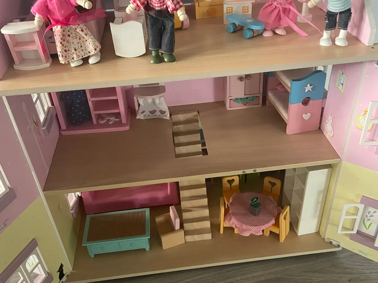 Billede 4 - Flot træ dukkehus