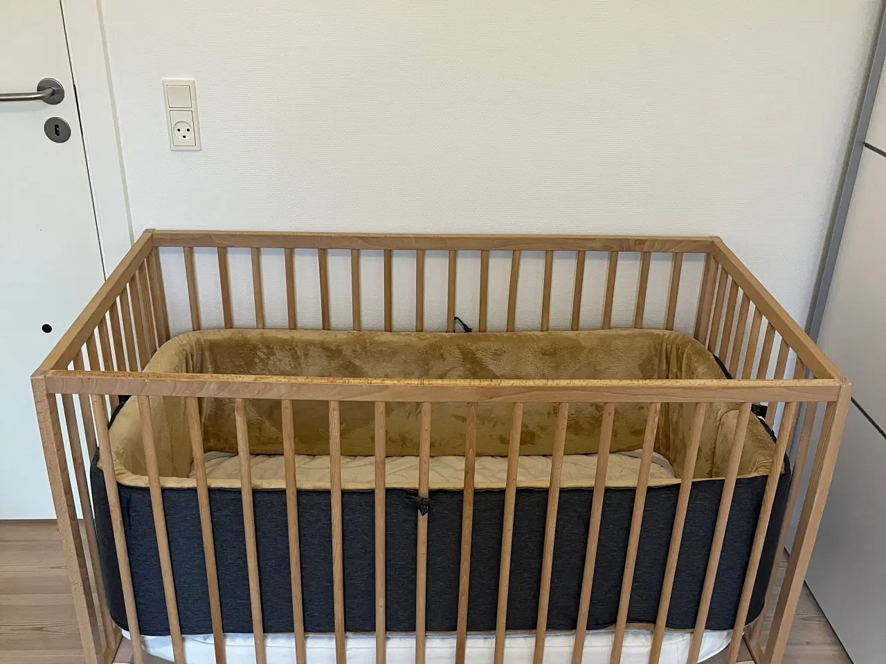 Billede 1 - Ikea tremmeseng med tilbehør 