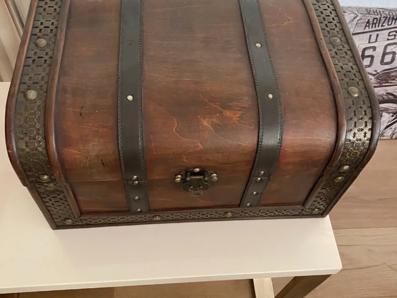 Billede 2 - Ældre kiste til opbevaring sælges. Som ny. 