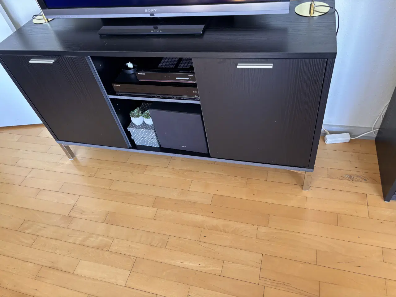 Billede 1 - TV bord i sort træ