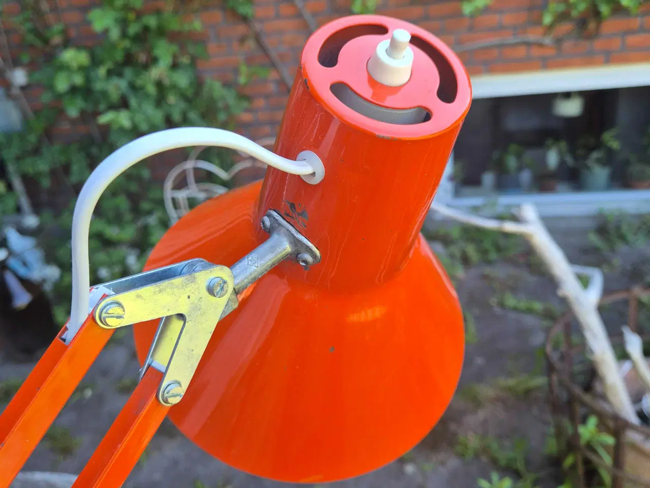 Billede 5 - Flot orangerød arkitektlampe i dansk design 