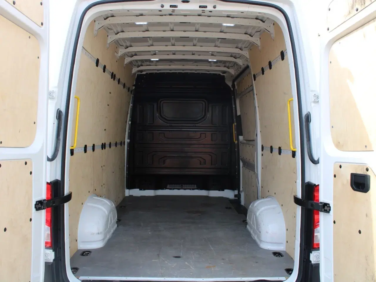 Billede 13 - VW Crafter 35 2,0 TDi 177 Kassevogn L3H2