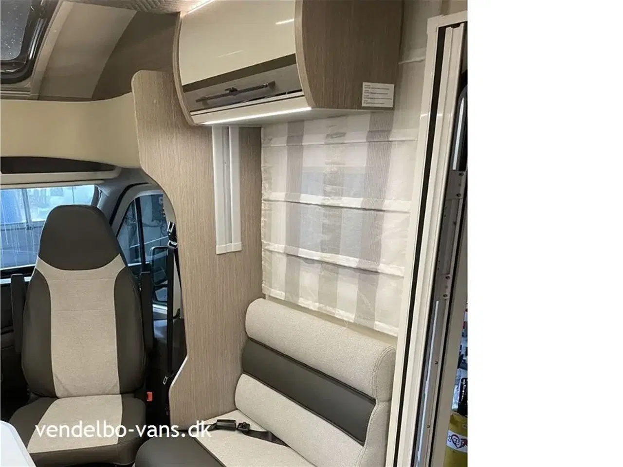 Billede 13 - 2025 - Rollerteam Zefiro 285 TL   Zefiro det helt nye 2025 look med enkeltsenge og vario bad