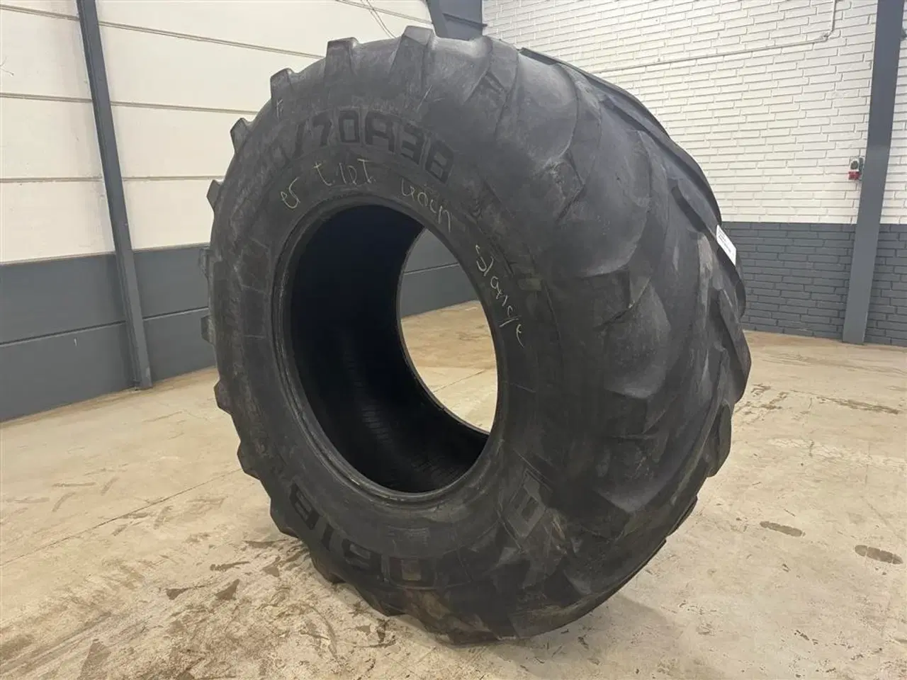 Billede 1 - Michelin 800/70R38