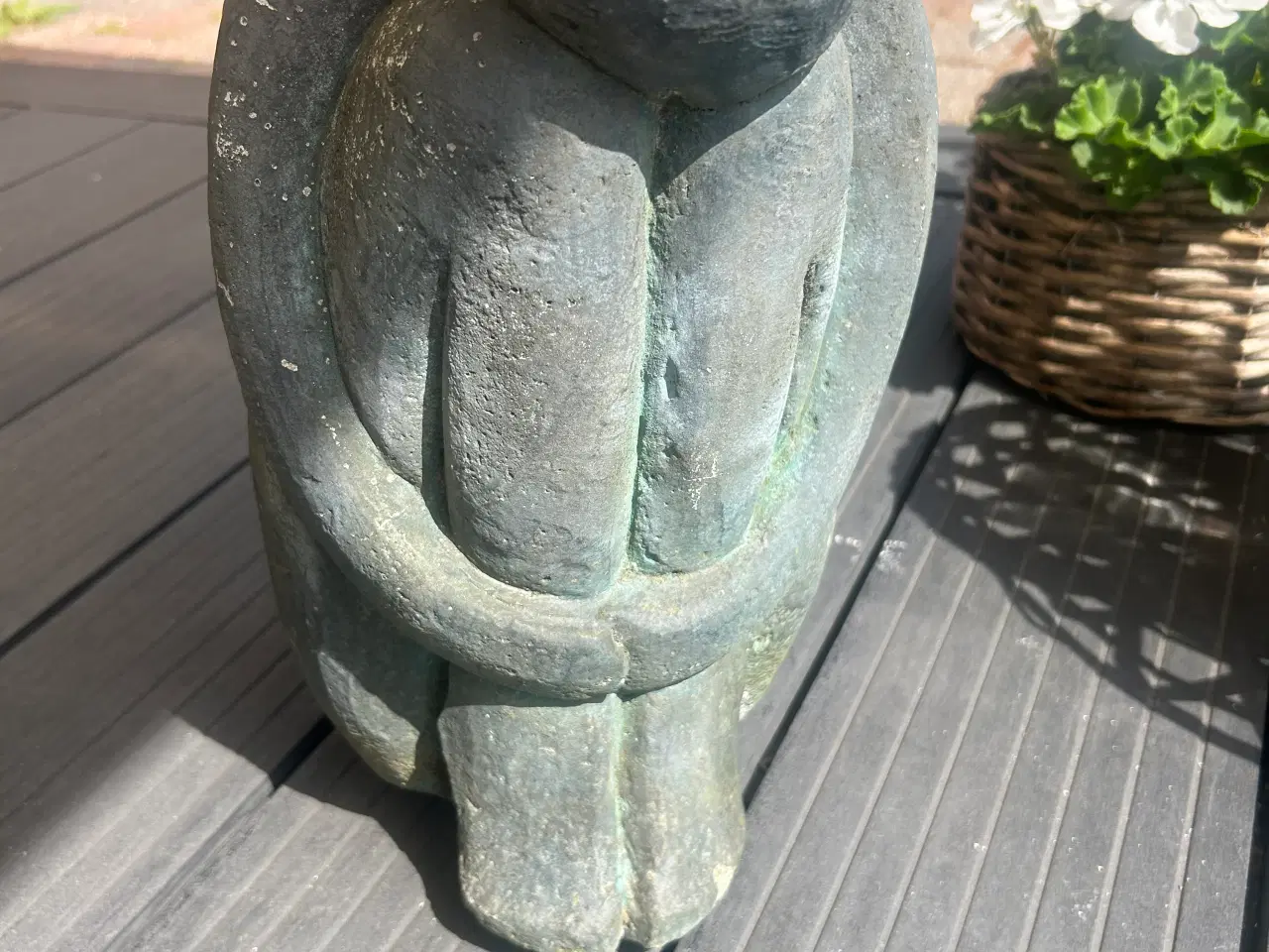 Billede 3 - Skulptur i sten 24 cm høj med grøn patinering