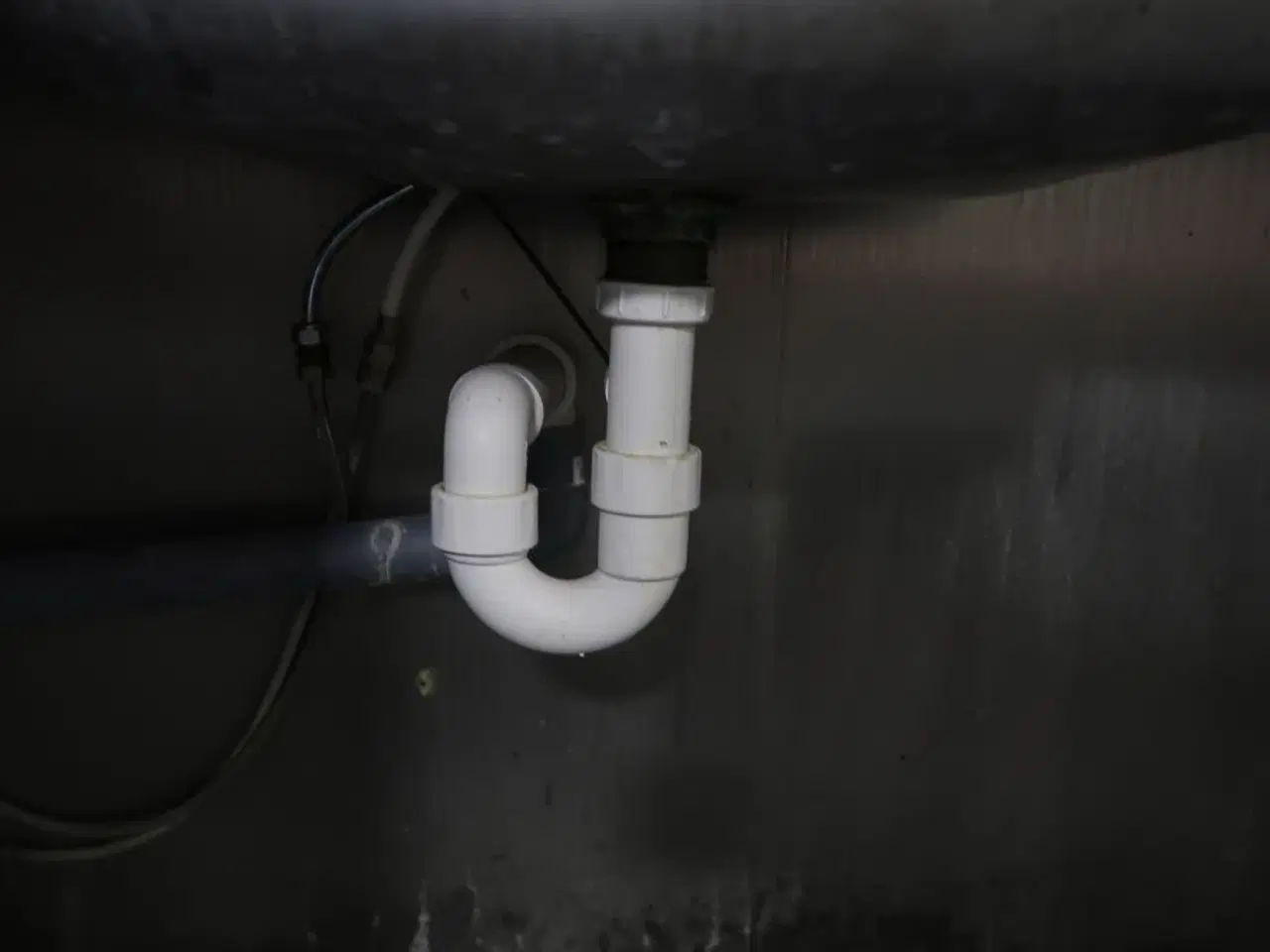 Billede 4 - Væghængt rustfri stålbord med vask & pistol