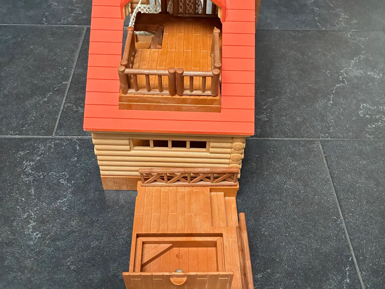 Billede 3 - Sylvanian træhytte med terrasse