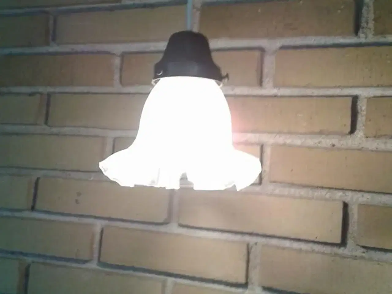 Billede 1 - Gammel hvid lampe