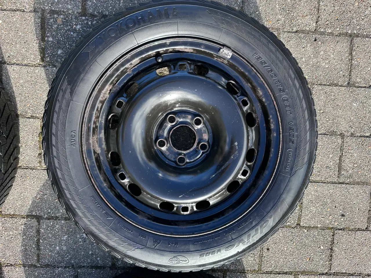 Billede 3 - Vinterhjul 15” – stålfælge, Yokohamadæk, hjulkapsl