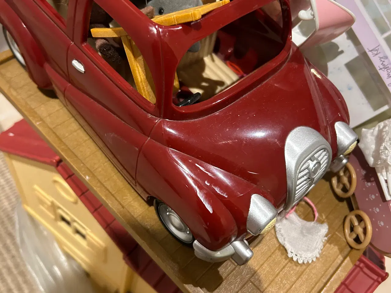 Billede 3 - Sylvanians dukkehus med bil, møbler og dukker