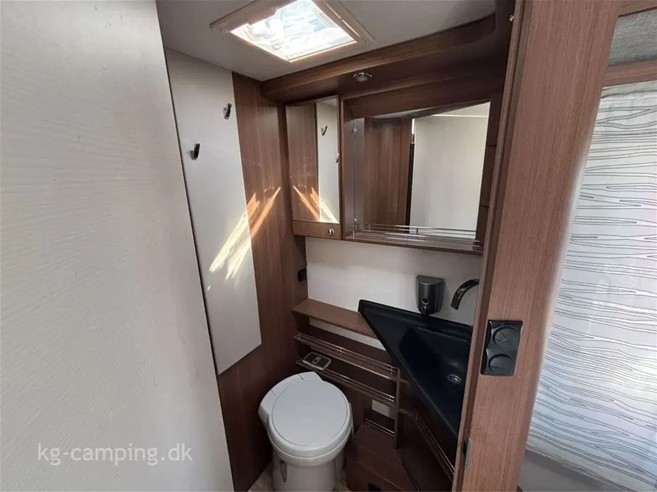 Billede 13 - 2015 - LMC I 745   Fin Helintegrerede autocamper med masser af udstyr.