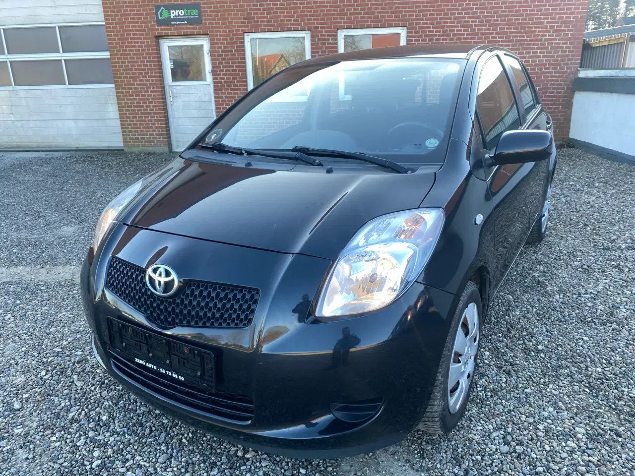 Billede 1 - Toyota Yaris 1,3 VVT-I Linea Terra 87HK 5d