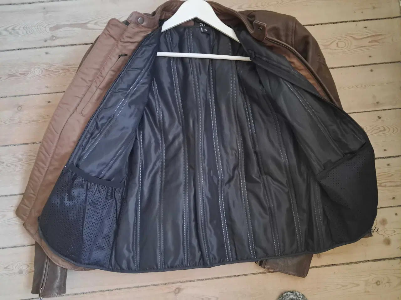 Billede 3 - XL læderjakke
