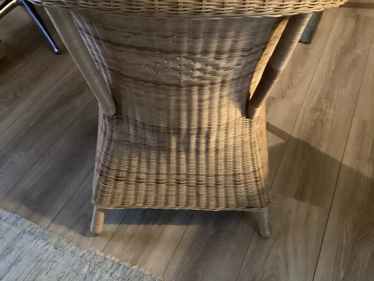 Billede 3 - Kurvestol sælges.
