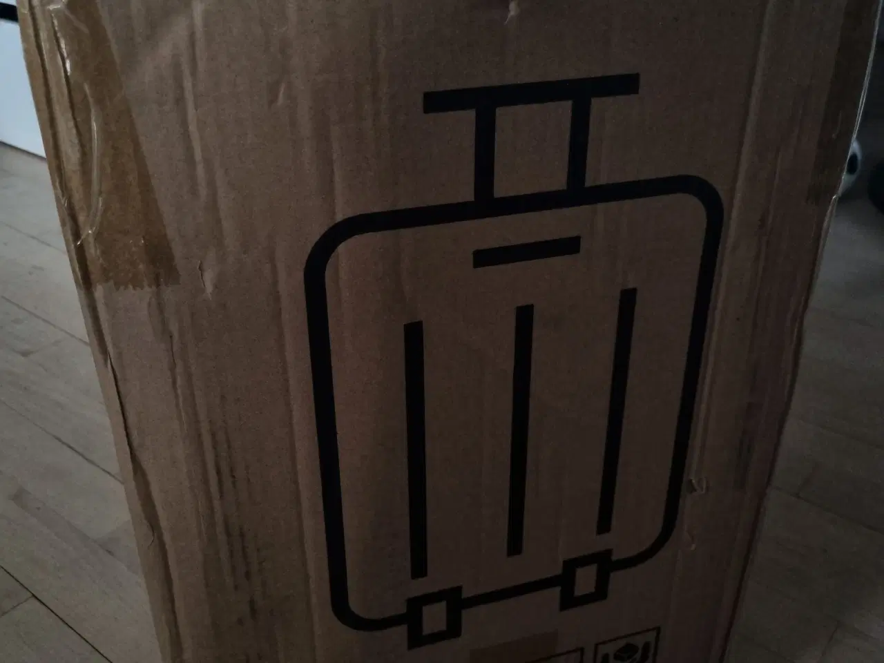 Billede 4 - Kuffert Stadig uåbnet - 20 tommer - plads til barn