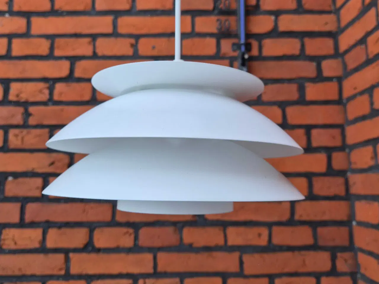 Billede 16 - Velholdt hvid flerskærmspendel 