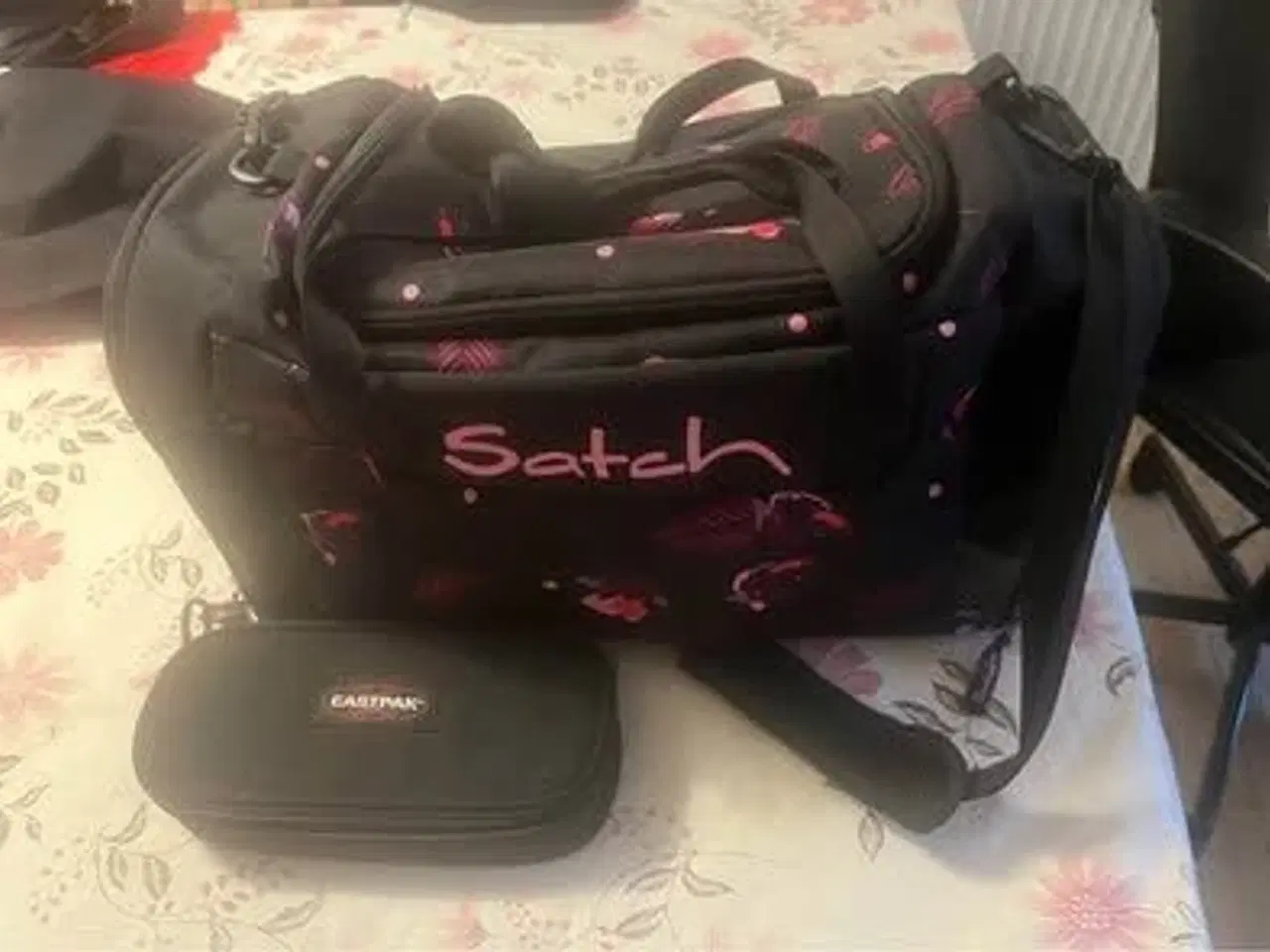 Billede 1 - Taske og penalhus