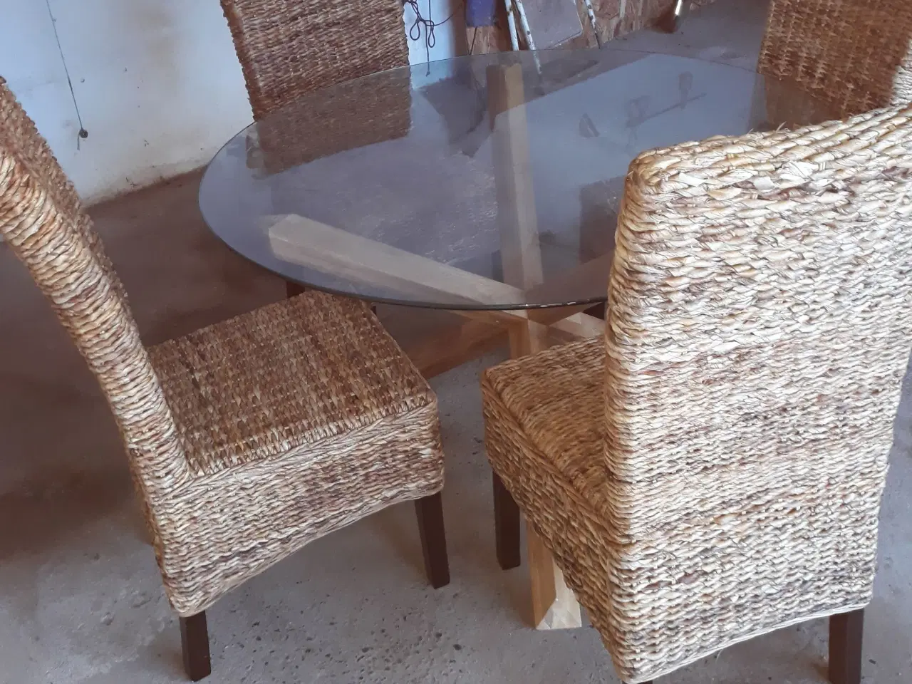 Billede 1 - Spisebord glas plade.4 stk stole